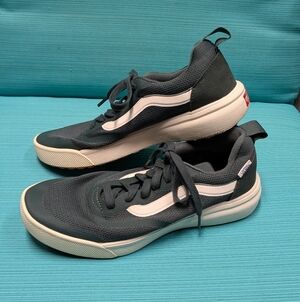 NWOT Vans Men's Dark Green and White Low-Top Ultrarange Sneakers